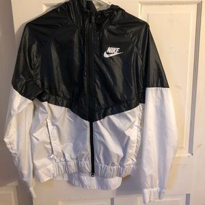Women’s Nike sportswear windbreaker